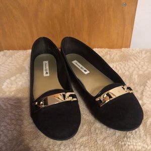 Flat black shoes